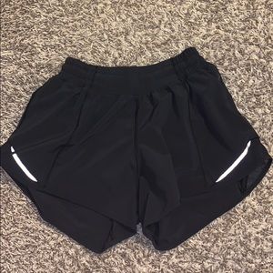 black lululemon hotty hot shorts size 4